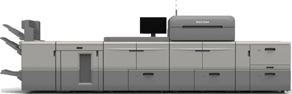 Digitálny produkčný stroj Ricoh Pro C9500 s vykladačom, ovládacím panelom a zásobníkmi papiera